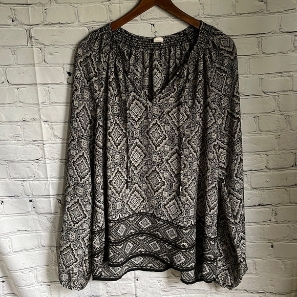GAP Tops - GAP Black & Gray Baroque Pattern Boho Blouse Size L Tall